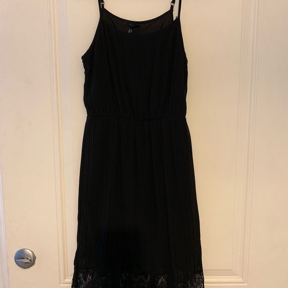 Pretty little lace black dress - Picture 2 of 6